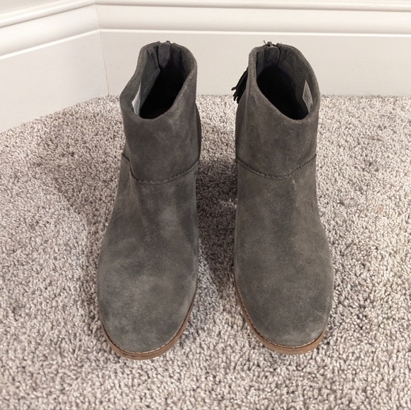 TOMS Leila Forrest Green Suede Booties sz 8.5 - Picture 2 of 6